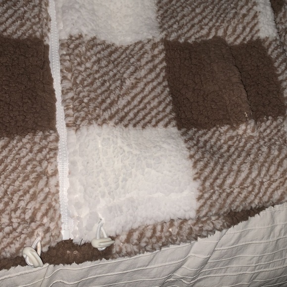 Fuzzy jacket - Picture 2 of 4